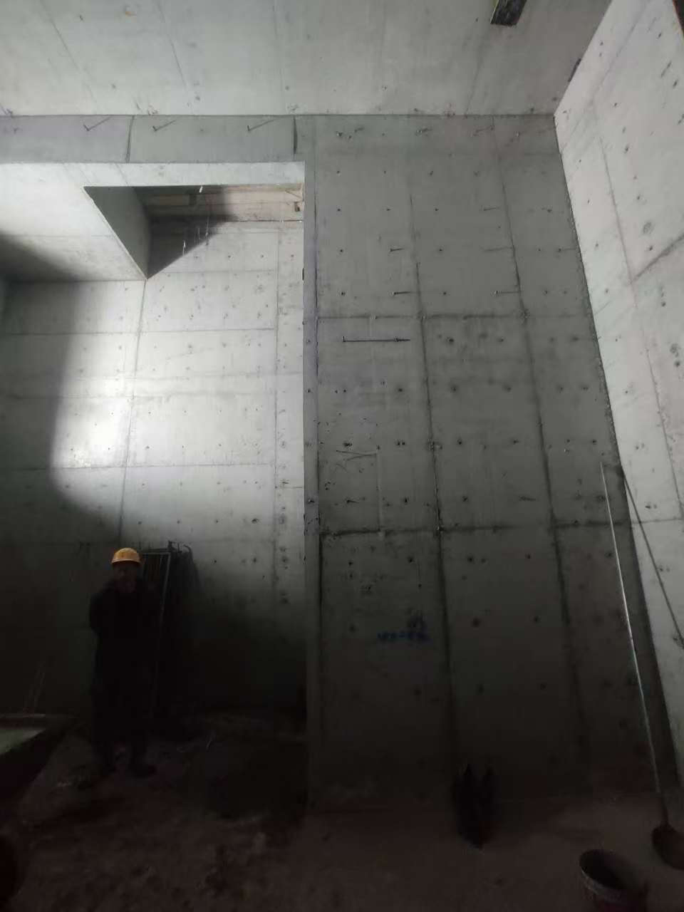 海南墙上开槽钢筋断了有影响吗